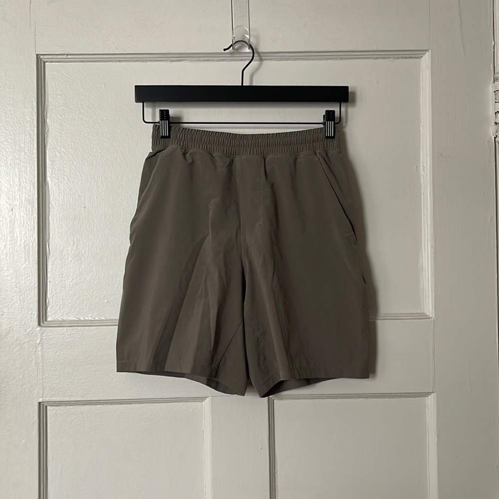 Lululemon mens pace breaker 7 inch inseam lined shorts